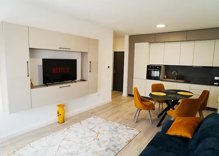 Mirandis Apartments - Modern Stays With Free Parking Near Coresi Mall